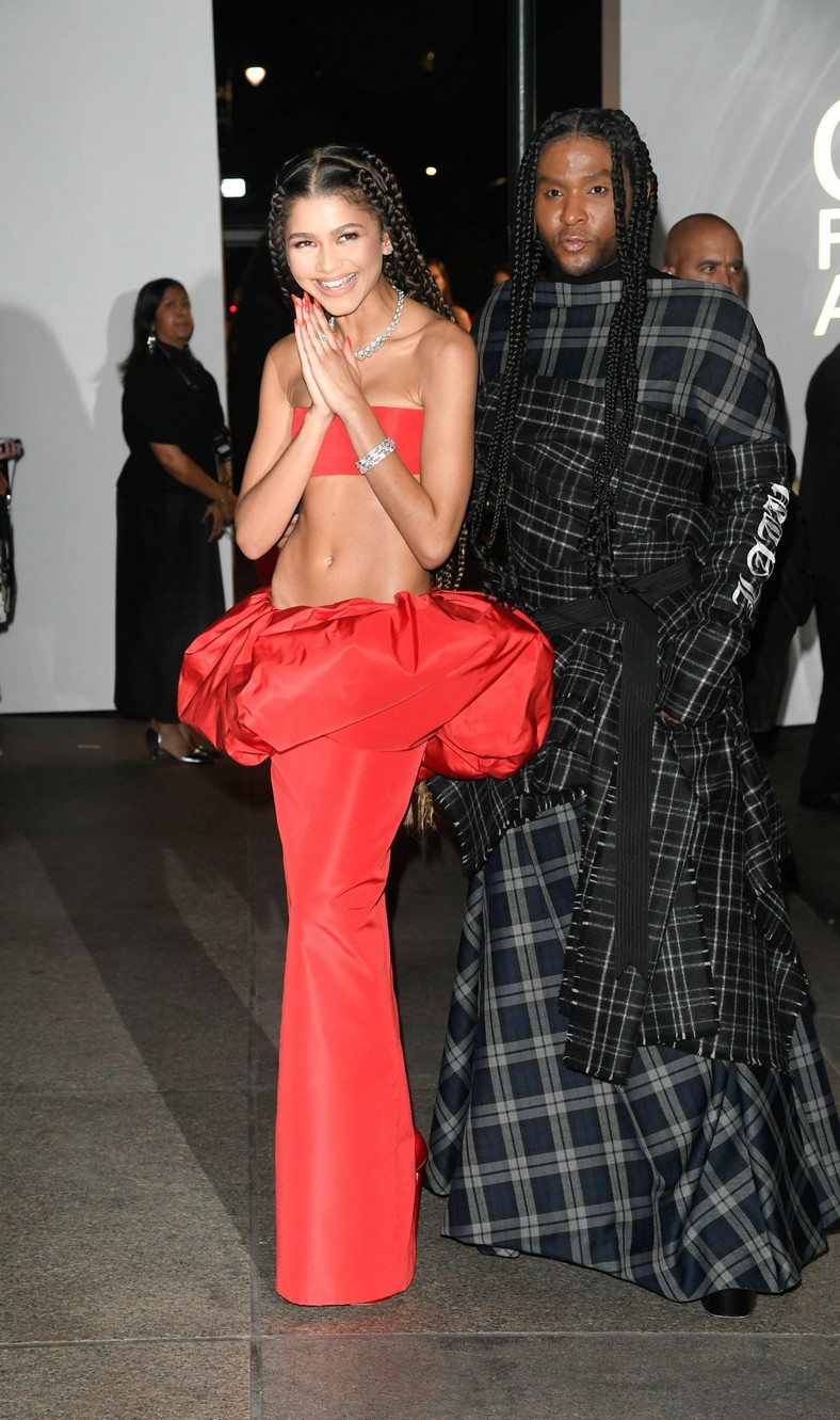 zendaya-almost-showed-her-pussy-thefappening-cfd-3 Zendaya Almost Showed Her Pussy In A Low Skirt At The CFDA Fashion Awards