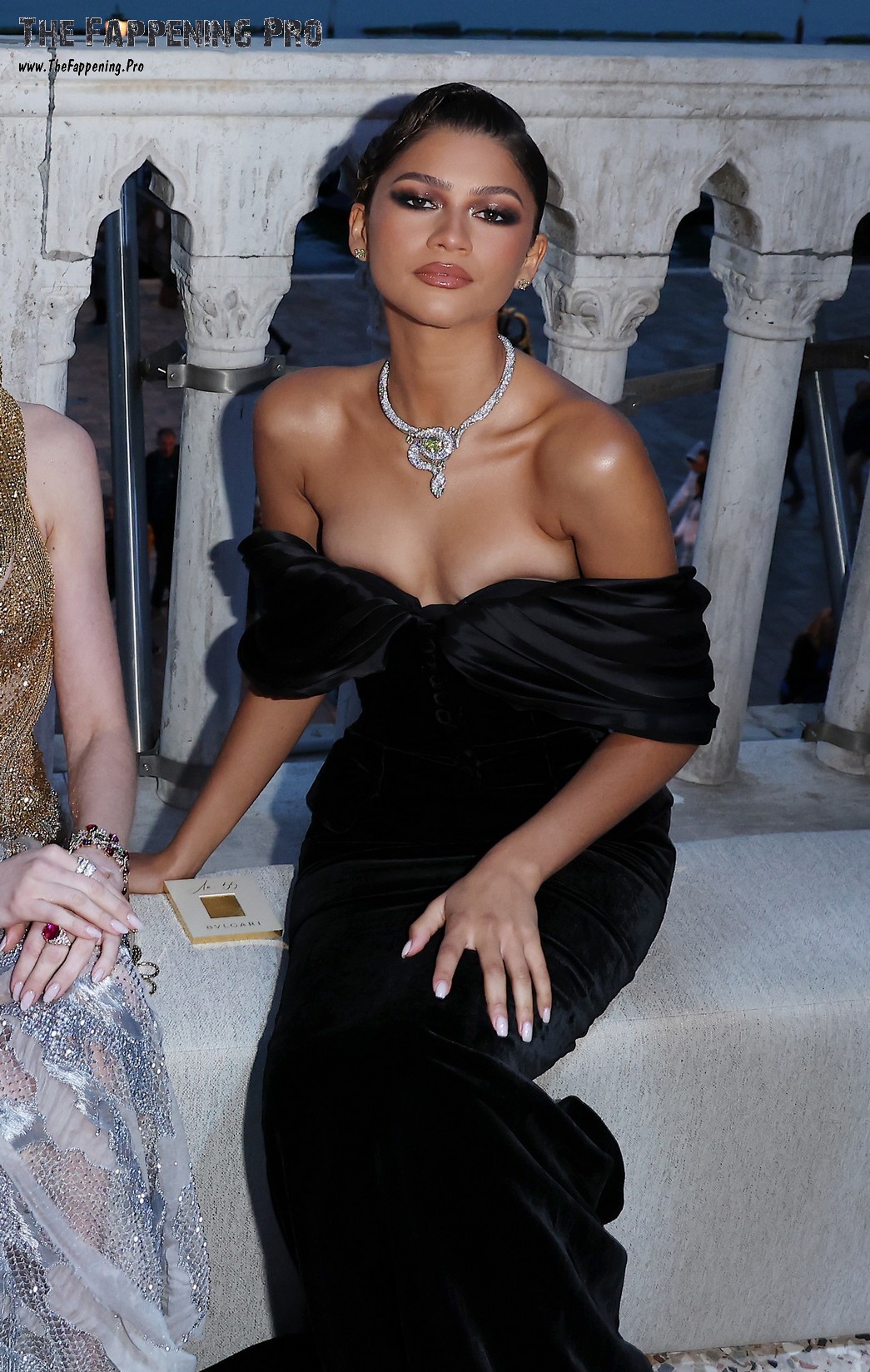 zendaya-sexy-thefappening-cfd-1-1 Zendaya Exposed Tits