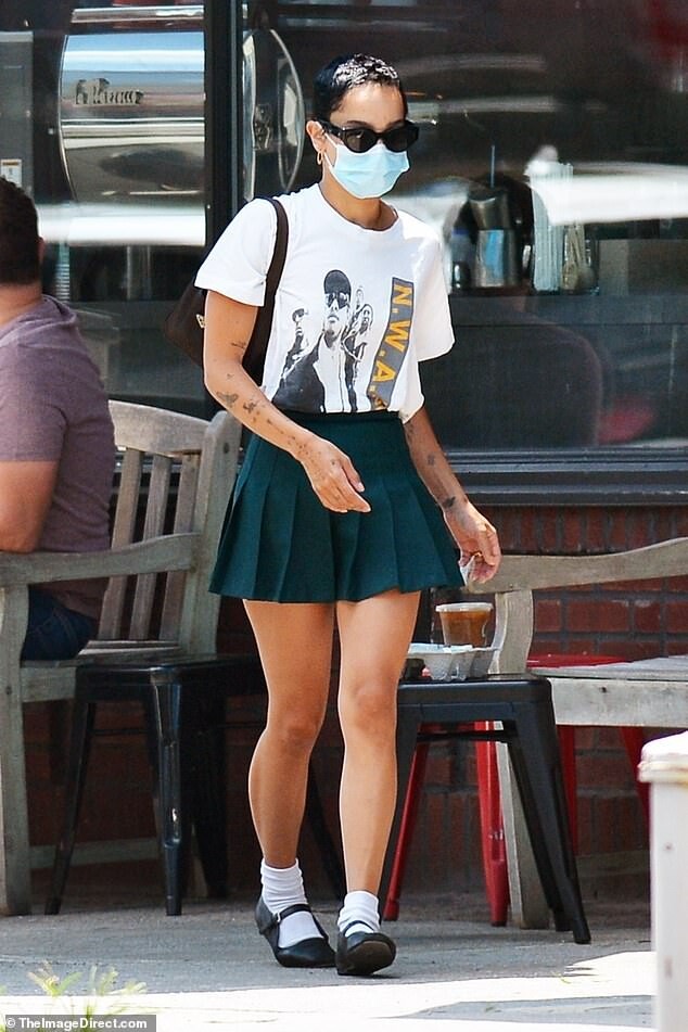 zoe-kravitz-looks-sexy-in-preppy-style-thefappening-cfd-4 zoe kravitz looks sexy in preppy style thefappening cfd 4