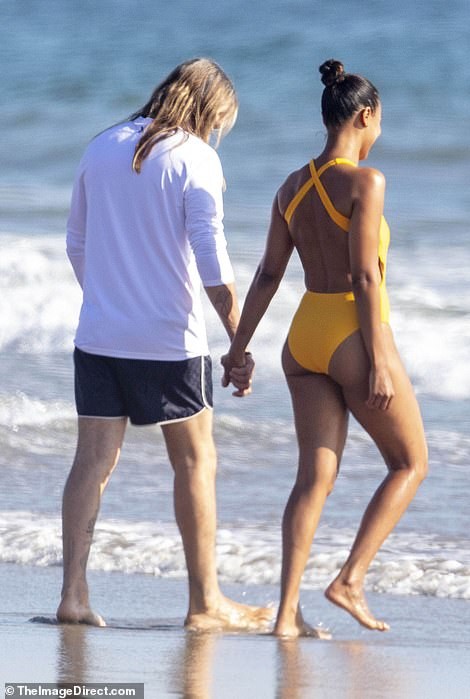 zoe-saldana-juicy-ass-in-malibu-thefappening-cfd-10 zoe saldana juicy ass in malibu thefappening cfd 10