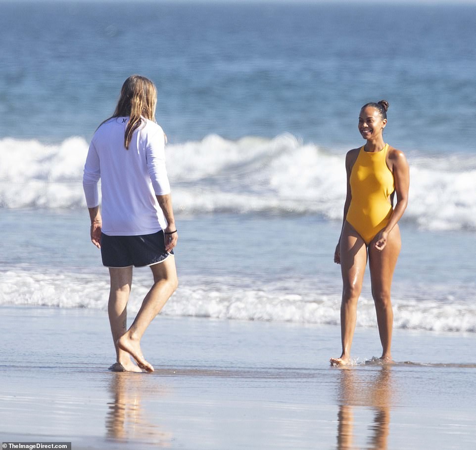 zoe-saldana-juicy-ass-in-malibu-thefappening-cfd-14 zoe saldana juicy ass in malibu thefappening cfd 14