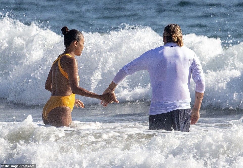 zoe-saldana-juicy-ass-in-malibu-thefappening-cfd-3 zoe saldana juicy ass in malibu thefappening cfd 3
