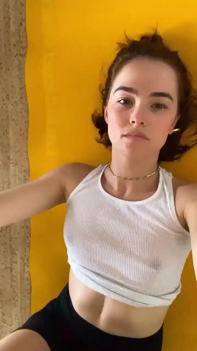 zoey-deutch-braless-thefappening-cfd-2-1 Zoey Deutch See through