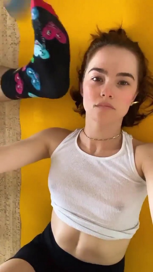 zoey-deutch-braless-thefappening-cfd-3 Zoey Deutch Tits