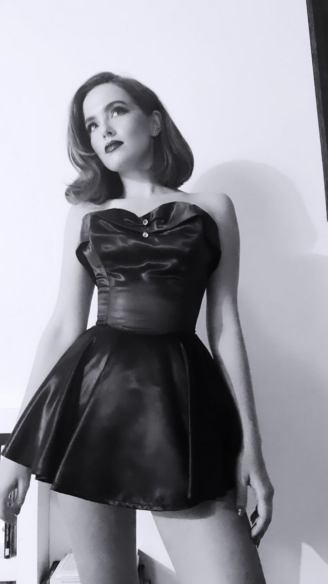 zoey-deutch-sexy-halloween-2020-thefappeningpro-5 zoey deutch sexy halloween 2020 thefappeningpro 5