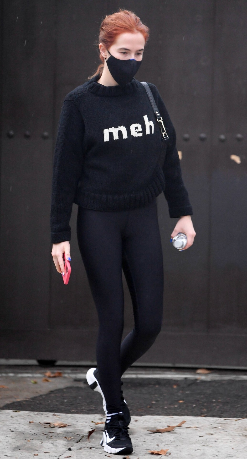 zoey-deutch-tight-leggings-thefappening-cfd-2 zoey deutch tight leggings thefappening cfd 2