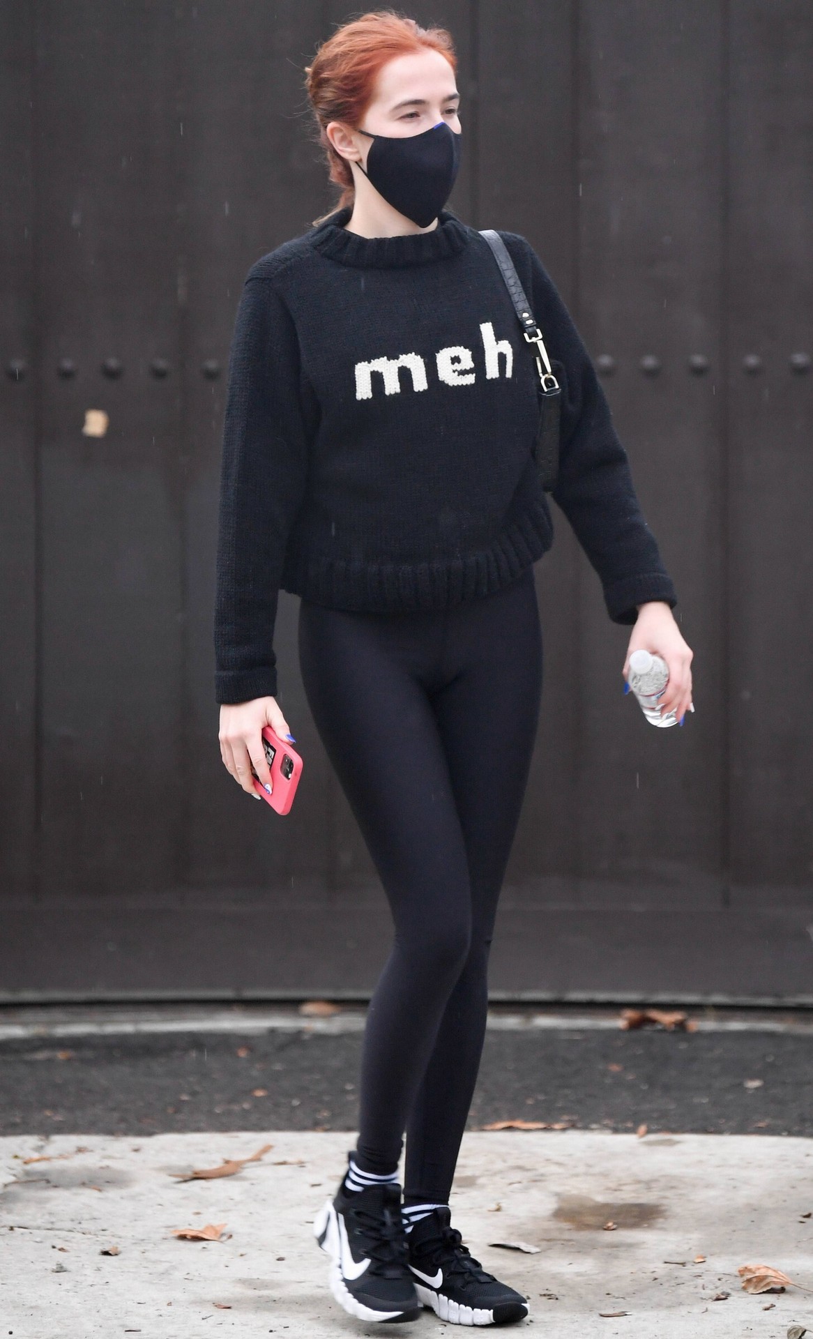 zoey-deutch-tight-leggings-thefappening-cfd-3-1 Zoey Deutch Cameltoe