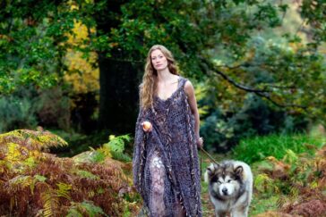 Alyssa Sutherland Sexy and Topless Photos 15 Alyssa Sutherland Vikings Sexy11