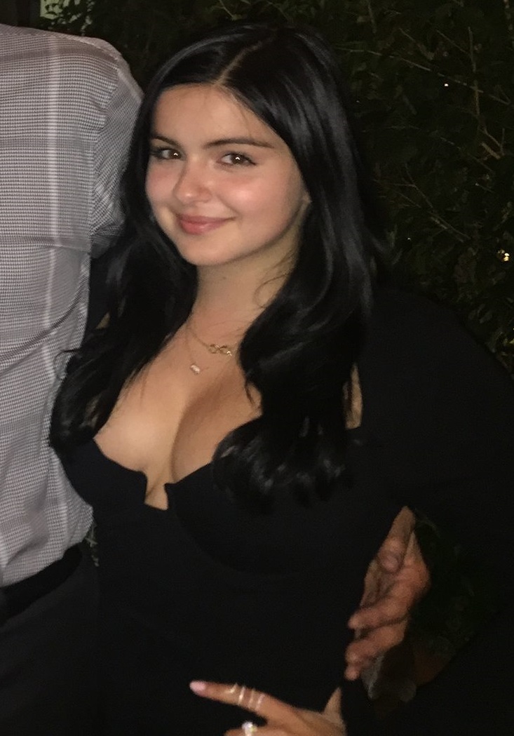 Ariel Winter Cleavage 5