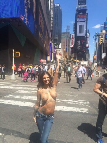 BonnieRottenToplessNYC1