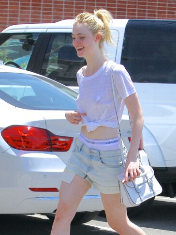 Elle Fanning Braless (5 Photos) 32 Elle Fanning Braless 39