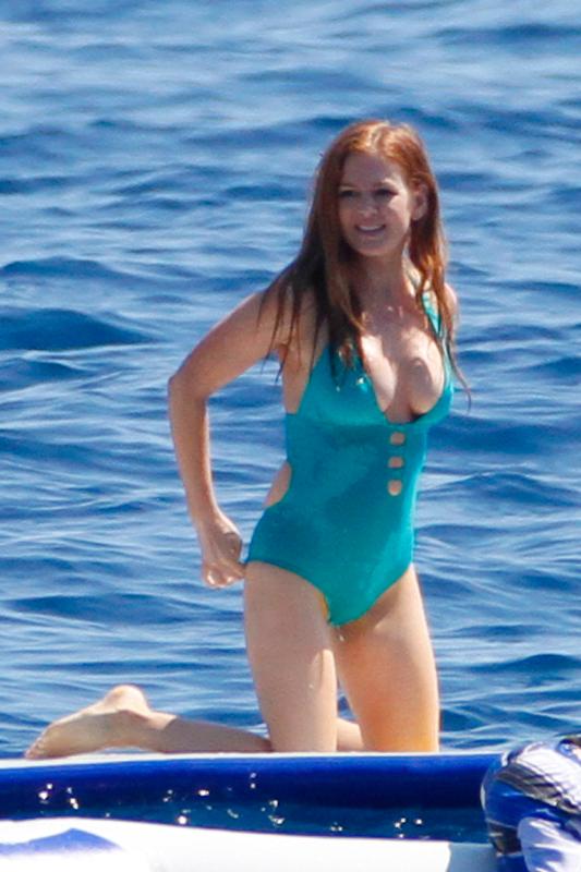 Isla Fisher in a Swimsuit (8 Photos) 6 Isla Fisher in a Swimsuit 5