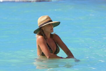 Julie Benz in a Bikini Photos 4 Julie Benz Bikini 12