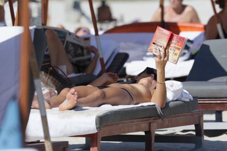 Lucinda Aragon Sexy Topless 30 780x520 1