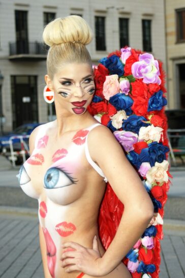 Micaela Schäfer Topless 22 Micaela Schaefer Bodypaint 28 683x1024 1