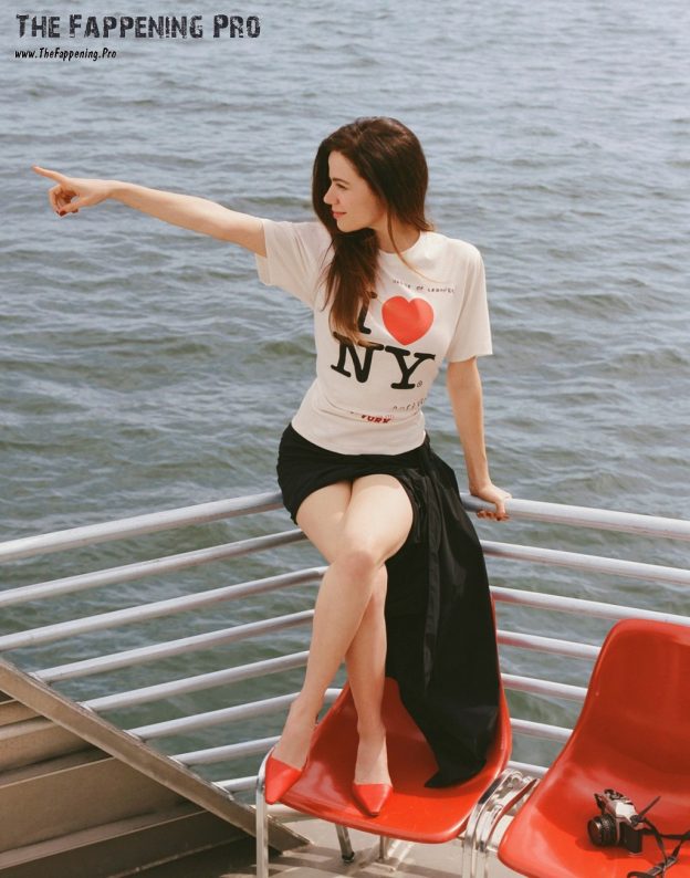 Molly Gordon Leggy TheFappening.Pro 2 624x794 1