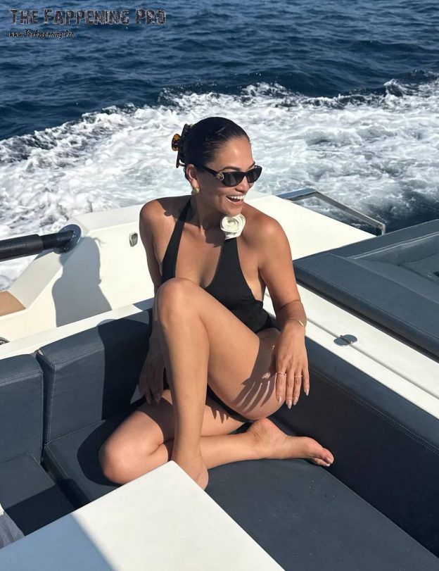 Shanina Shaik Sexy In Black Bikini (4 Photos) 1 Shanina Shaik Sexy TheFappening.Pro 4 624x811 1