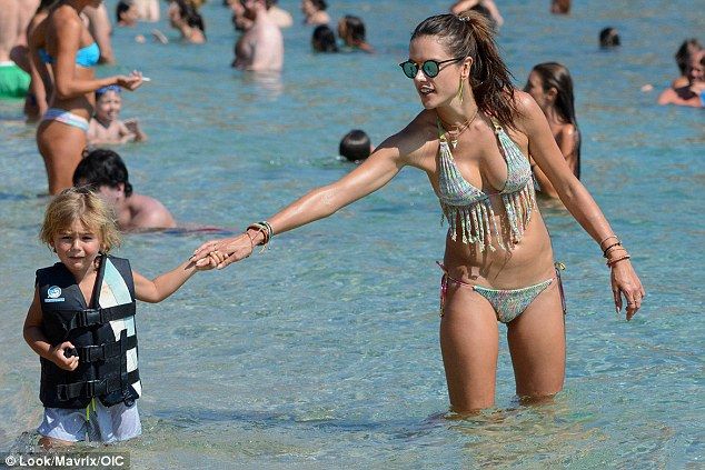alessandra-ambrosio-bikini-19 Alessandra-Ambrosio-Bikini-19