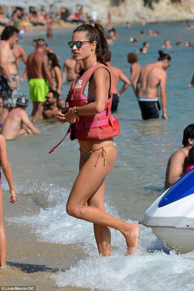 alessandra-ambrosio-bikini-21 Alessandra-Ambrosio-Bikini-21