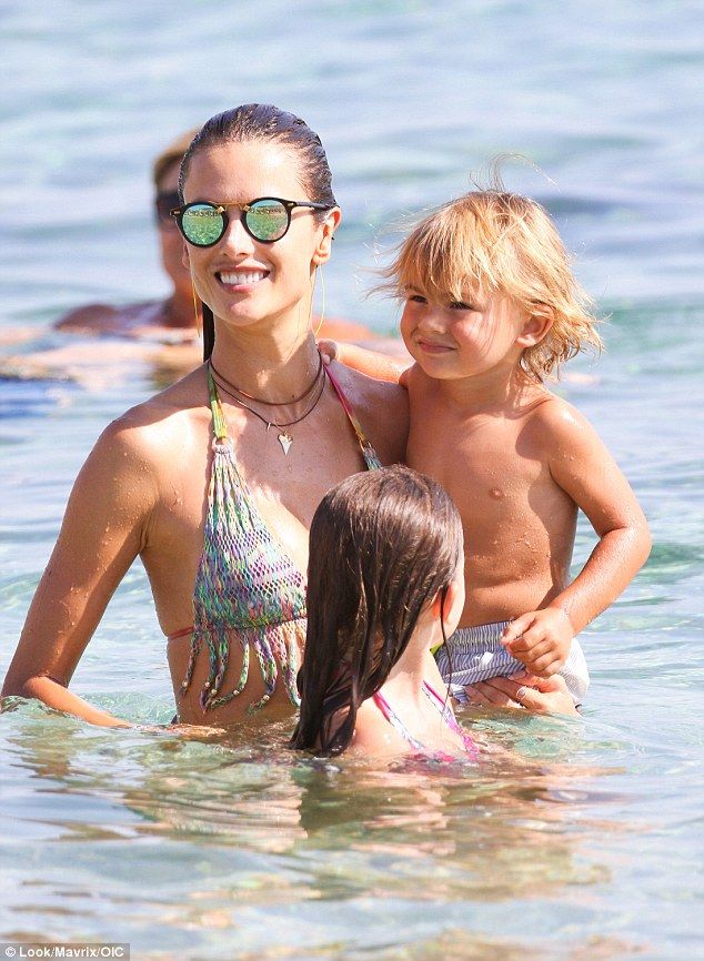 alessandra-ambrosio-bikini-25 Alessandra-Ambrosio-Bikini-25