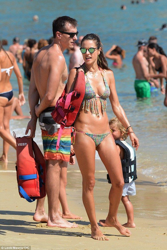 alessandra-ambrosio-bikini-81 Alessandra-Ambrosio-Bikini-81