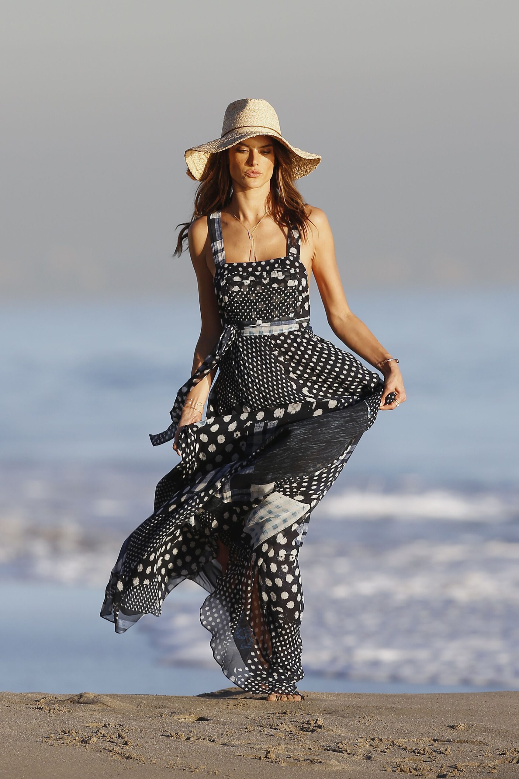 alessandra-ambrosio-sexy-21 Alessandra-Ambrosio-Sexy-21