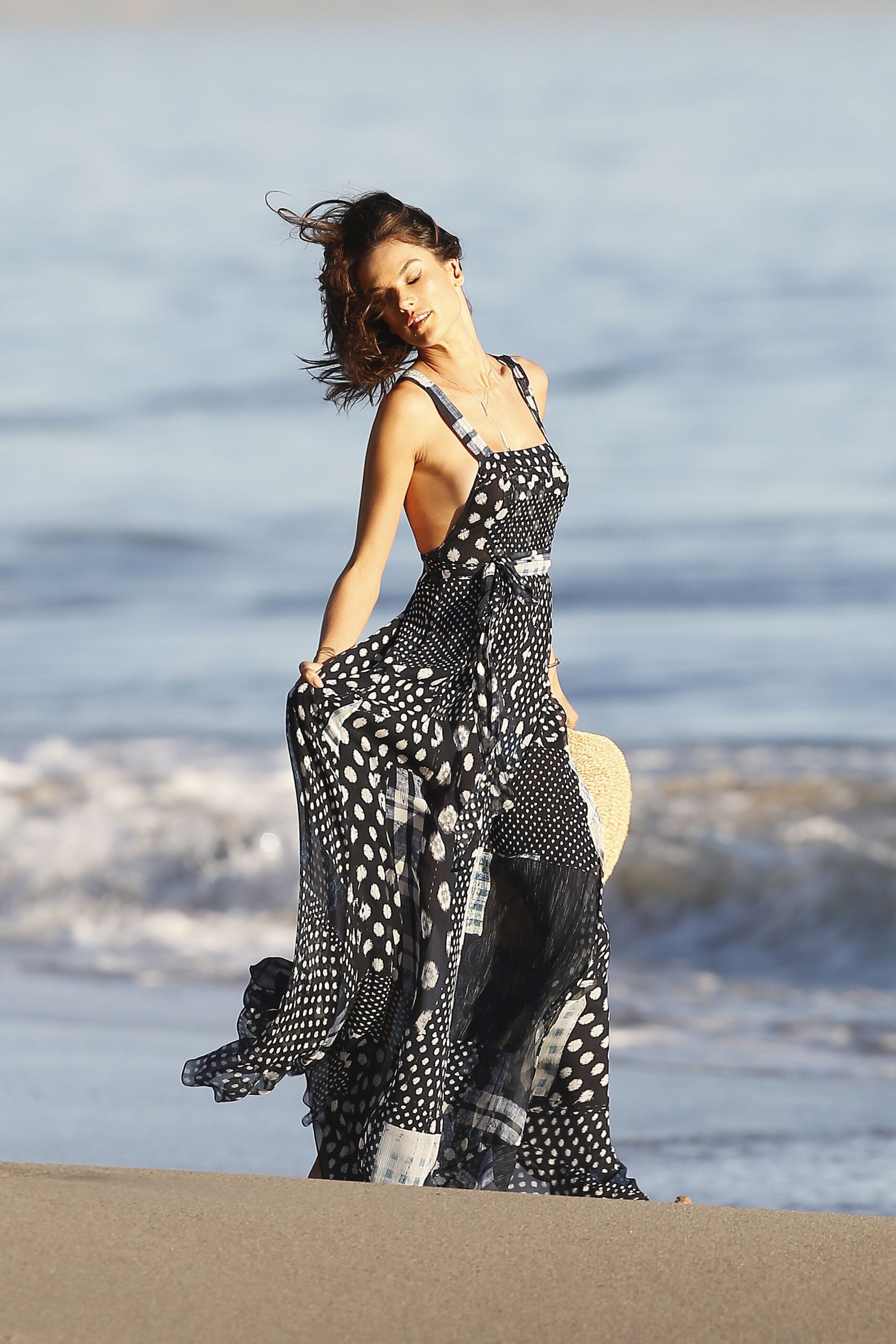 alessandra-ambrosio-sexy-8 Alessandra-Ambrosio-Sexy-8