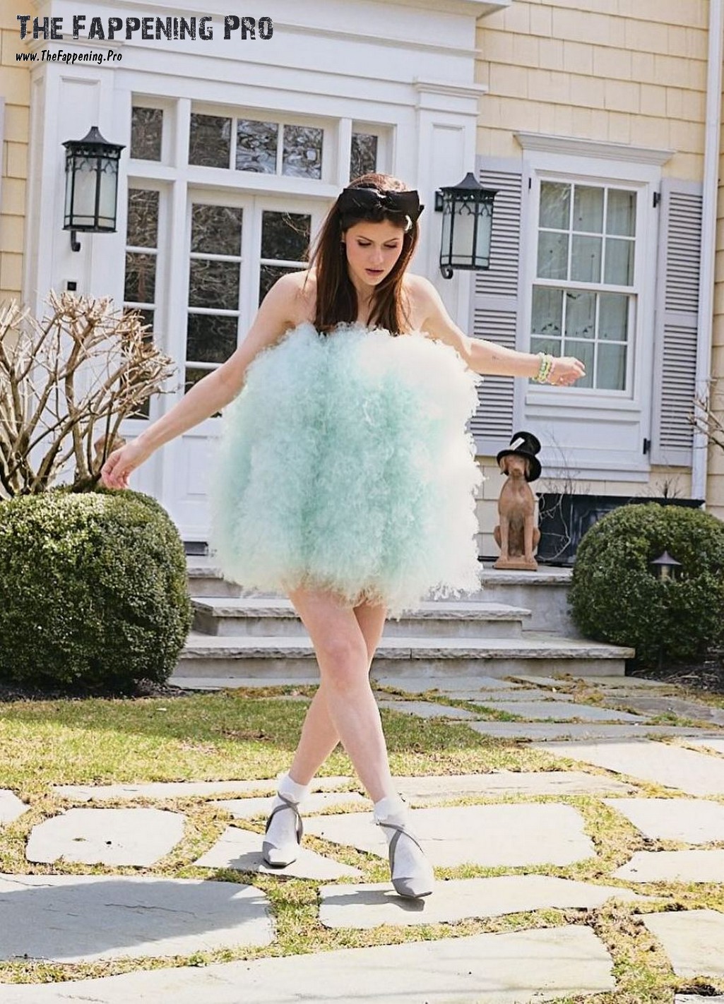 alexandra-daddario-sexy-thefappening-cfd-9 Alexandra Daddario Barefoot