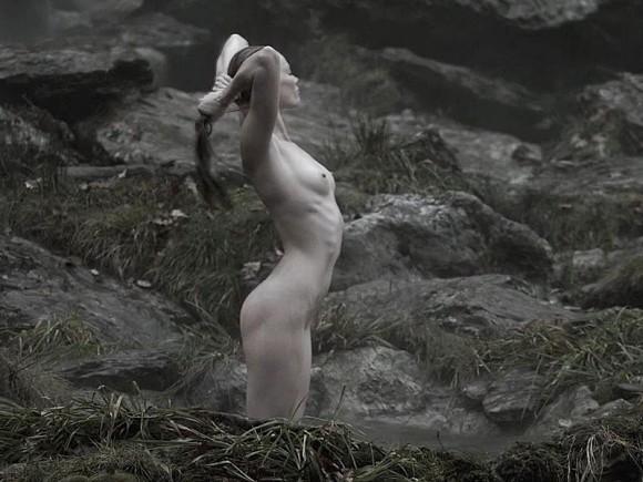 alyssa-sutherland-vikings-nude1-1 Alyssa-Sutherland-Vikings-Nude1