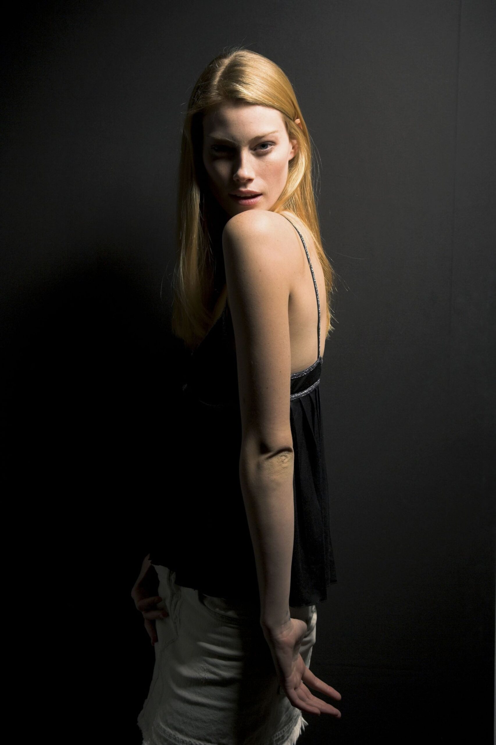 alyssa-sutherland-vikings-sexy14 Alyssa-Sutherland-Vikings-Sexy14