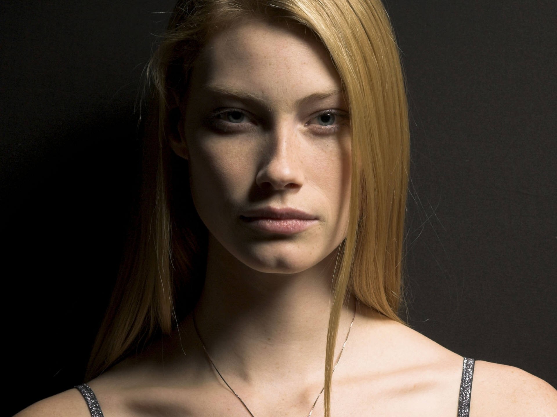 alyssa-sutherland-vikings-sexy17 Alyssa-Sutherland-Vikings-Sexy17