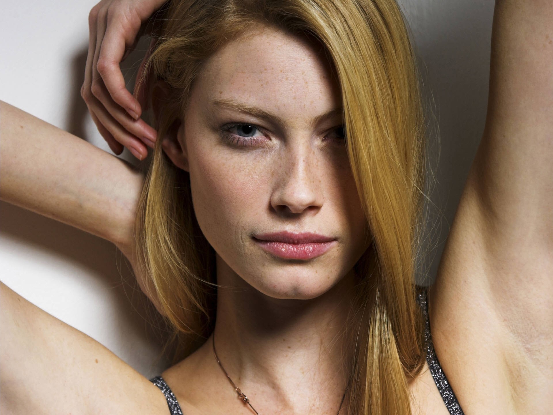 alyssa-sutherland-vikings-sexy18 Alyssa-Sutherland-Vikings-Sexy18