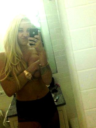 Amanda-Bynes-Naked-002
