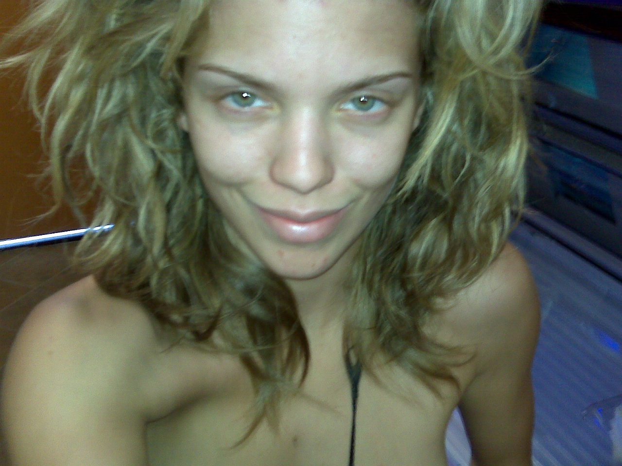 AnnaLynne-McCord-Naked-04