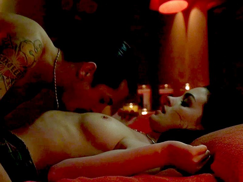 anne-hathaway-topless-06 Anne-Hathaway-Topless-06