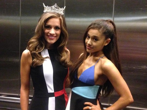 ariana-grande-topless-10 Ariana-Grande-Topless-10