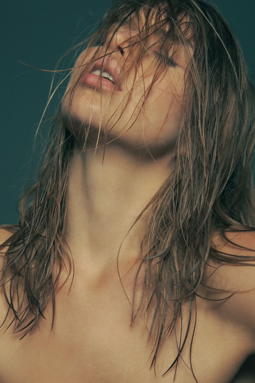 avril-alexander-naked-1 Avril-Alexander-Naked-1