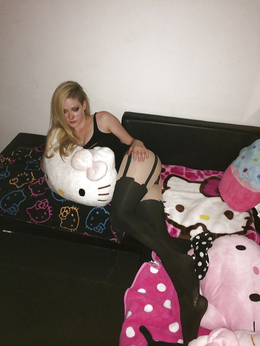 avril-lavigne-naked-241 Avril-Lavigne-Naked-24