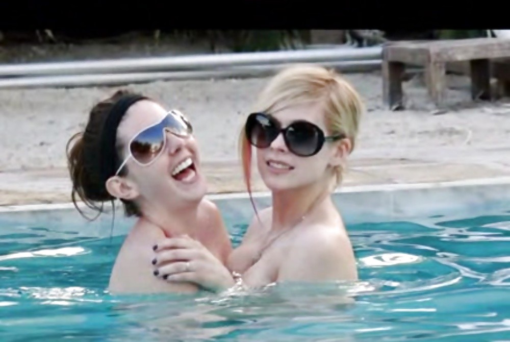 avril-lavigne-naked-6 Avril-Lavigne-Naked-6