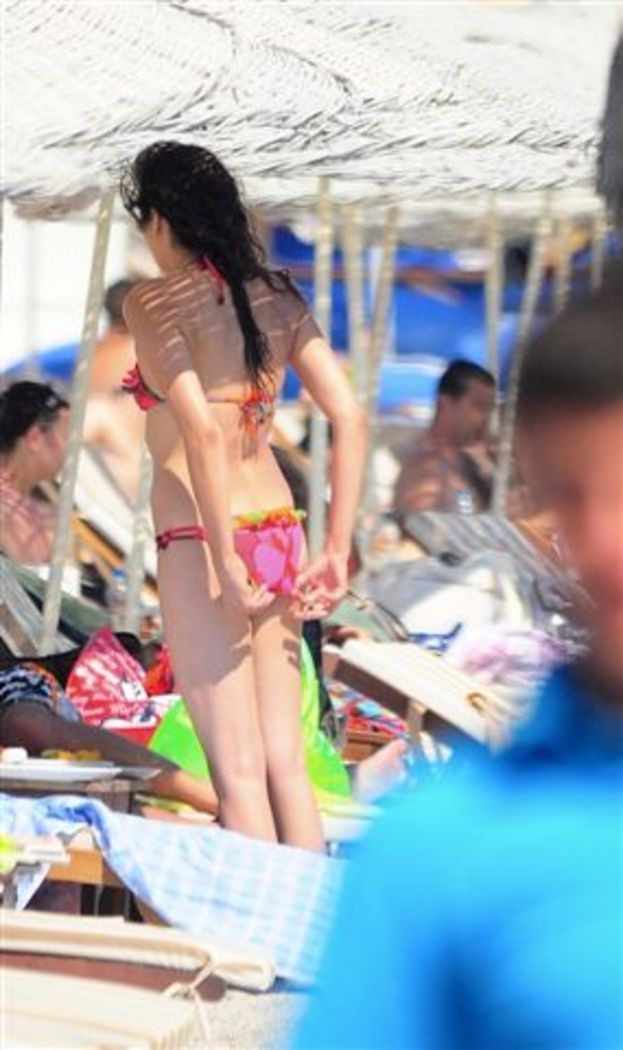 azra-akin-sexy-2 Azra-Akin-Sexy-2