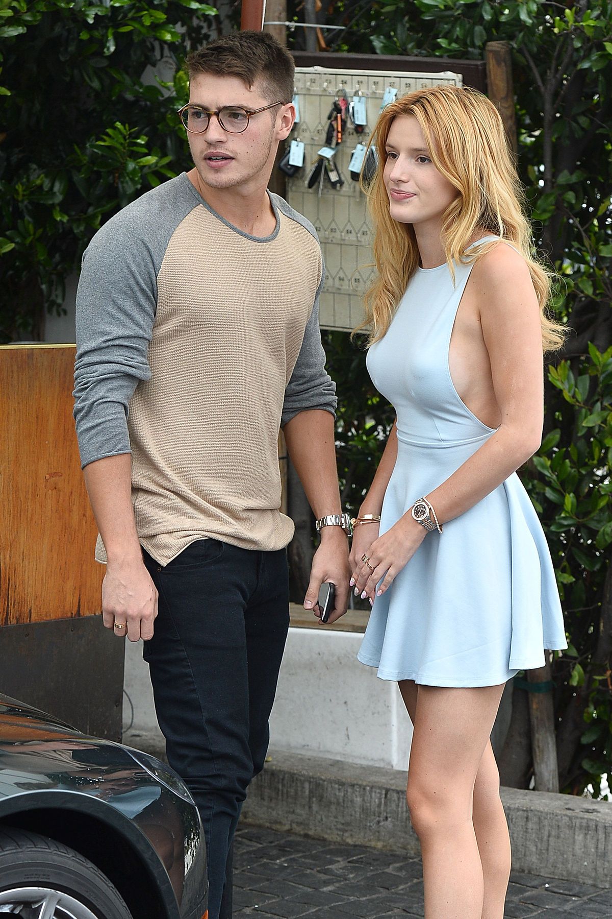 bella-thorne-braless-39 Bella-Thorne-Braless-39