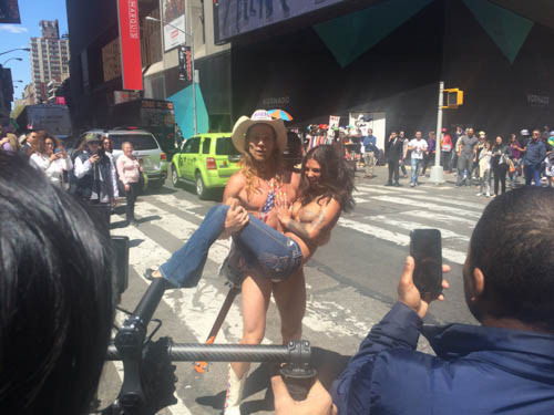 bonnierottentoplessnyc5 BonnieRottenToplessNYC5