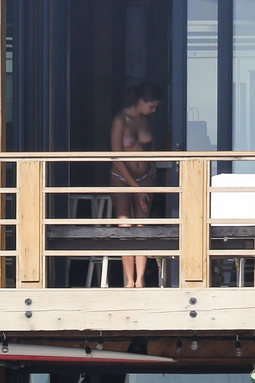 cara-delevingne-topless-paparazzi-002 Cara-Delevingne-Topless-Paparazzi-002