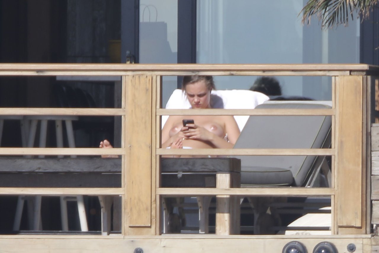 cara-delevingne-topless-paparazzi-0032 Cara-Delevingne-Topless-Paparazzi-003