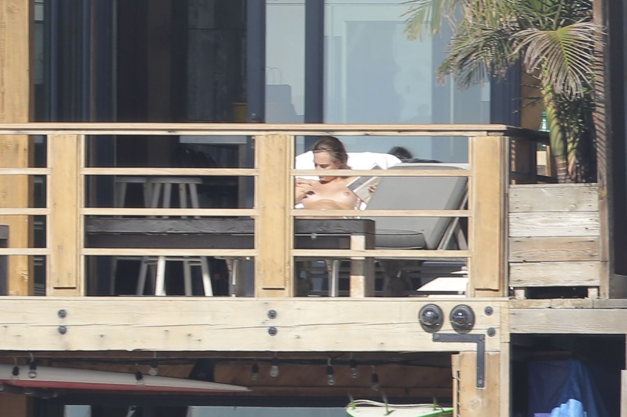 cara-delevingne-topless-paparazzi-005 Cara-Delevingne-Topless-Paparazzi-005