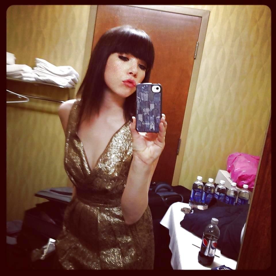 Carly-Rae-Jepsen-Naked-07