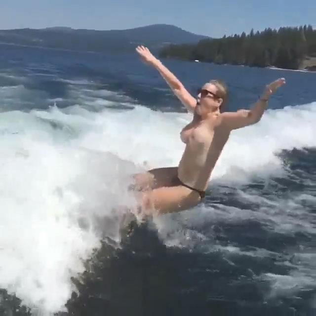 chelsea-handler-topless-1-1 Chelsea-Handler-Topless-1 (1)