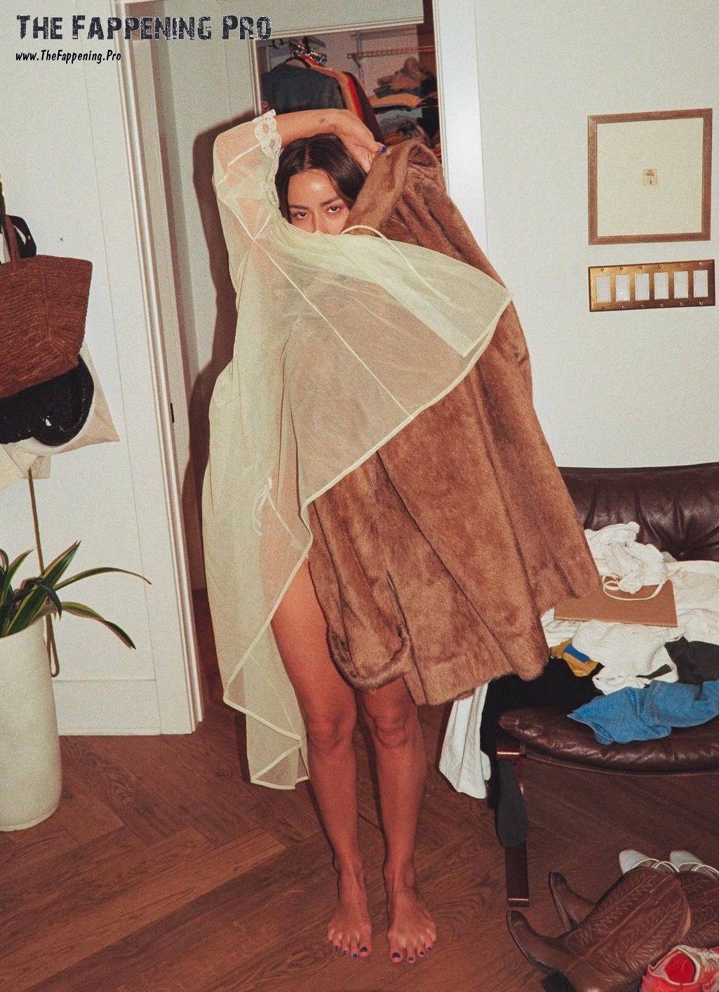 chloe-bennet-sexy-thefappening-cfd-1 Chloe Bennet Sexy Barefoot