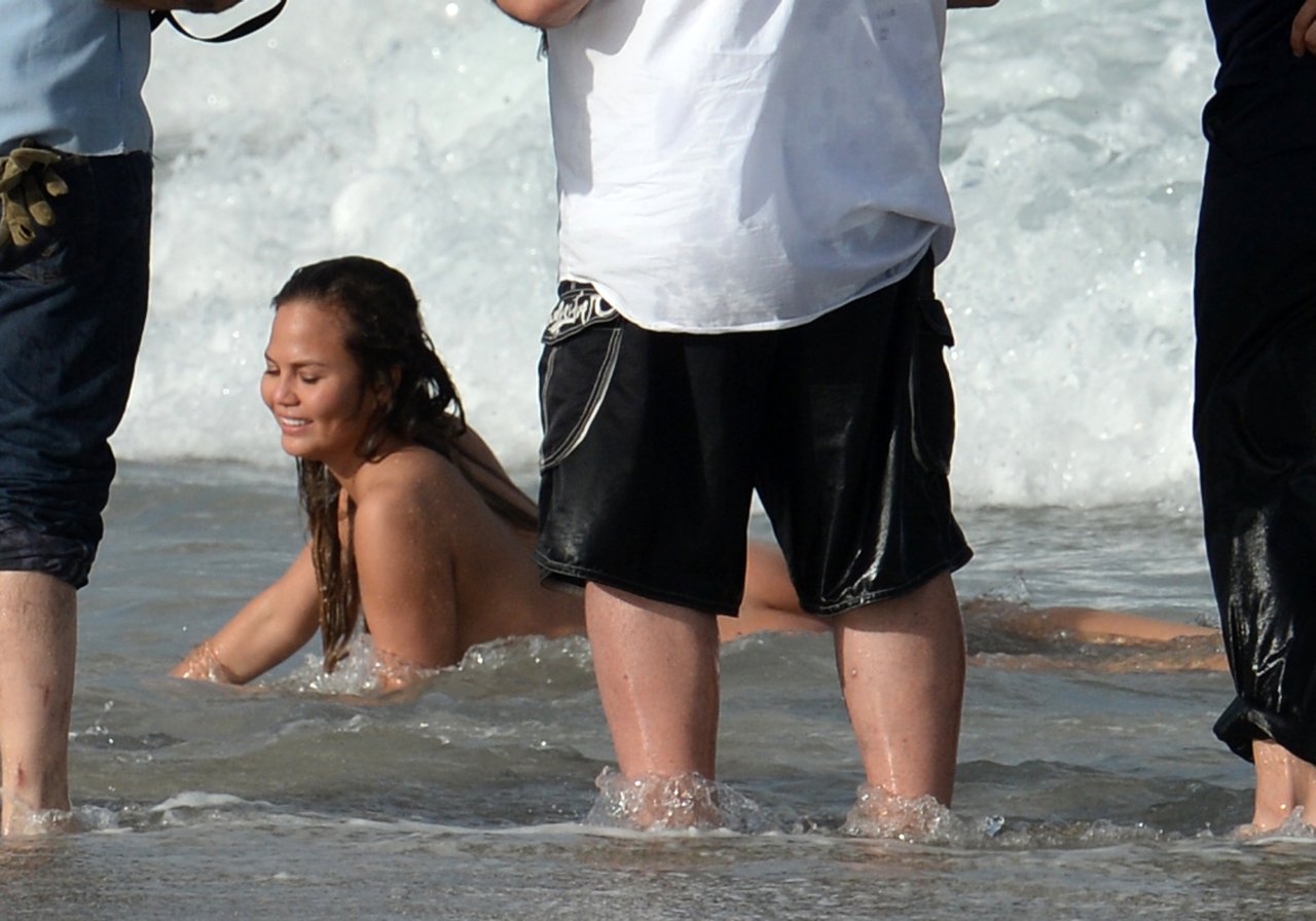 chrissy-teigen-naked-13 Chrissy-Teigen-Naked-13