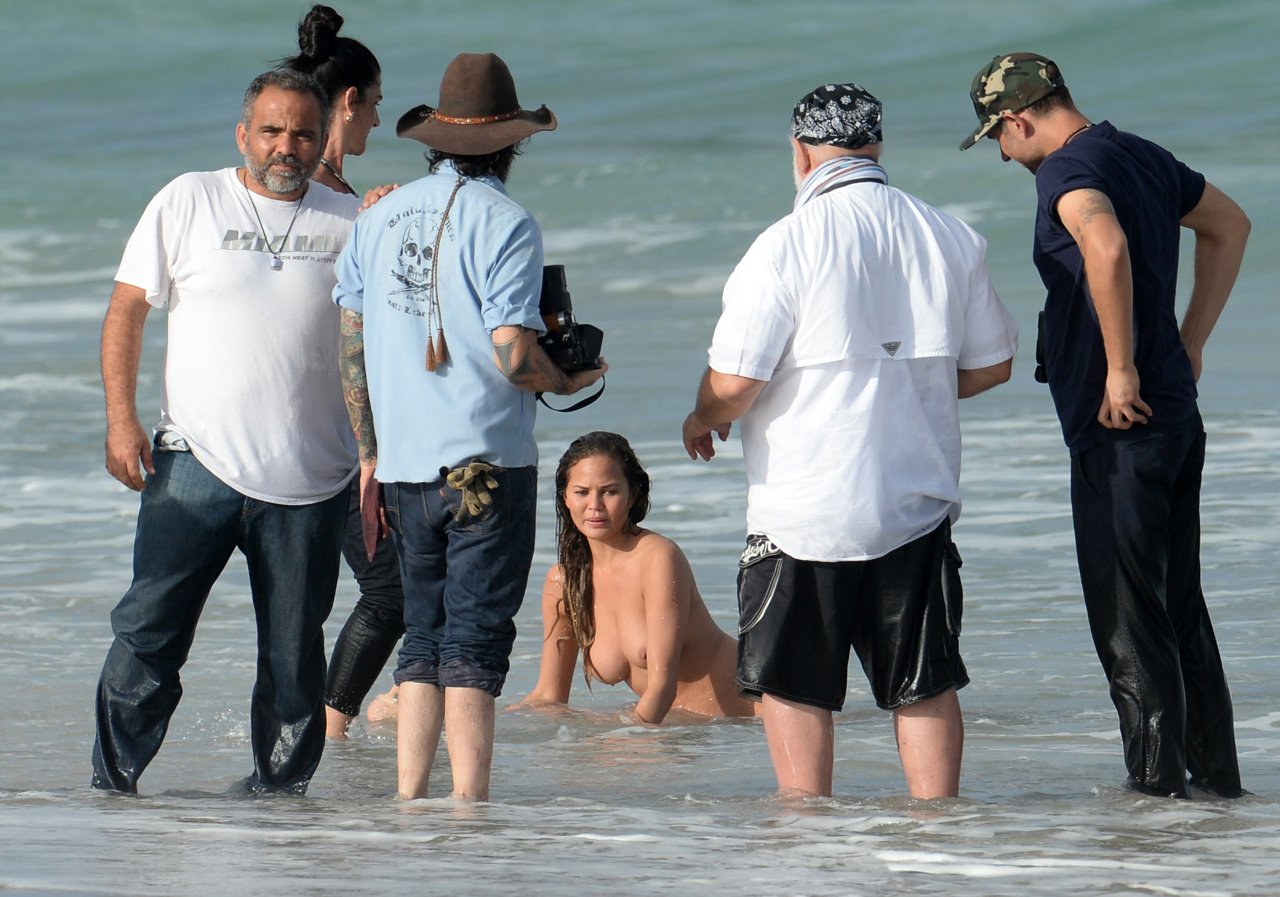 chrissy-teigen-naked-19 Chrissy-Teigen-Naked-19